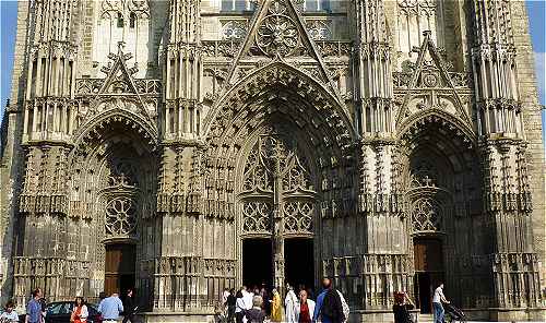 Porches de la façade de la Cathédrale Saint Gatien