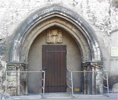Porte de la chapelle du couvent des Cordeliers (XIVème siècle)