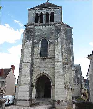Clocher-porche côté Ouest de l'église de Saint Aignan