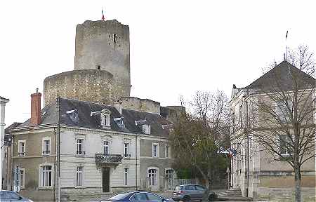 Emplacement de l'ancienne Porte Sud dans l'enceinte du château de Châtillon sur Indre
