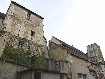 Les tours quadrangulaires de la partie Nord de l'enceinte du château de Châtillon sur Indre