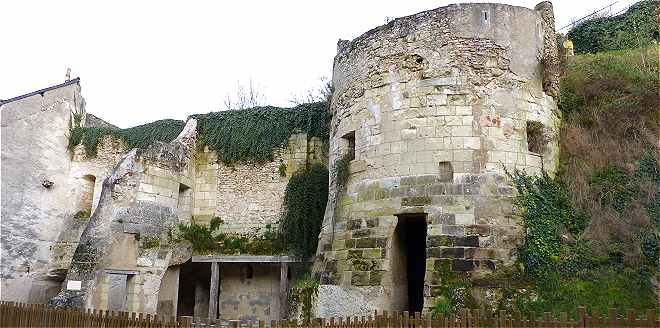 Porte Nord de l'enceinte du château de Châtillon sur Indre